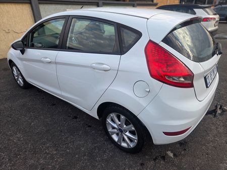 2012-Ford-Fiesta-14i-Trend-5-dr_6