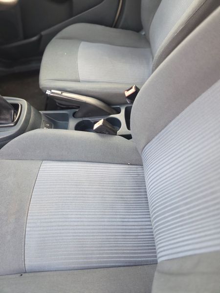 2012-Ford-Fiesta-14i-Trend-5-dr_8