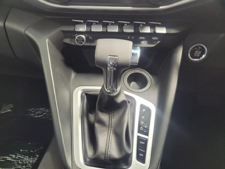 2025-Peugeot-Landtrek-19D-Allure-Double-Cab-Auto_12