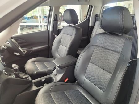 2025-Peugeot-Landtrek-19D-Allure-Double-Cab-Auto_16
