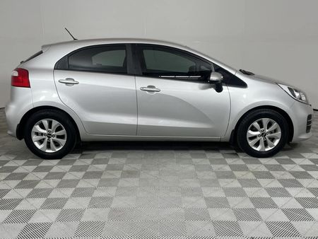 2016-Kia-Rio-14-5-dr_13