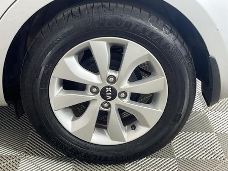 2016-Kia-Rio-14-5-dr_6