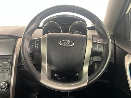 2021-Mahindra-XUV-500-22D-mHawk-7-seat-W8-Auto_4