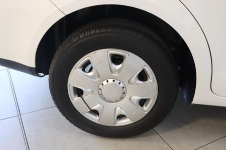 2010-Volkswagen-Polo-Vivo-16_9