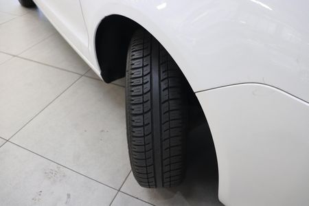 2010-Volkswagen-Polo-Vivo-16_10