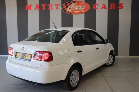 2010-Volkswagen-Polo-Vivo-16_2