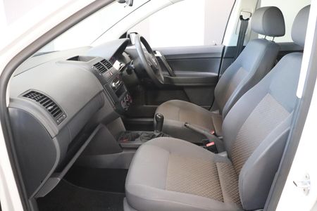 2010-Volkswagen-Polo-Vivo-16_6