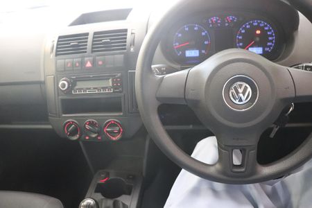 2010-Volkswagen-Polo-Vivo-16_8