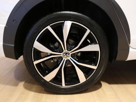 2025-Volkswagen-Taigo-10-TSI-R-Line-Auto_5