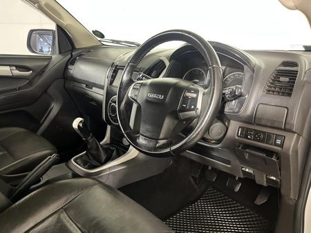 2016-Isuzu-KB-300-D-Teq-LX-Double-Cab_9