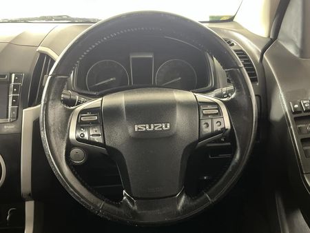 2016-Isuzu-KB-300-D-Teq-LX-Double-Cab_11