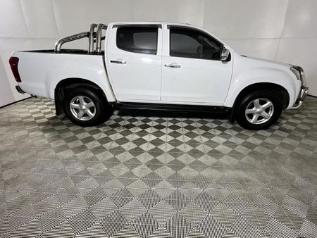 2016-Isuzu-KB-300-D-Teq-LX-Double-Cab_14