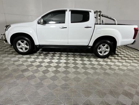 2016-Isuzu-KB-300-D-Teq-LX-Double-Cab_15
