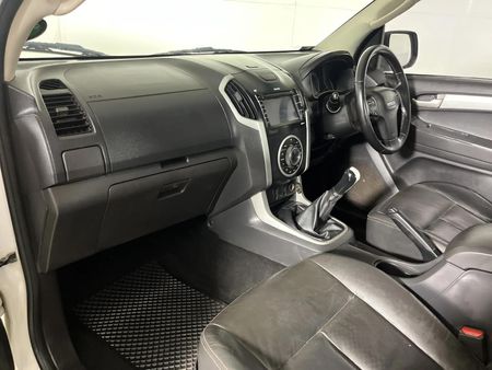 2016-Isuzu-KB-300-D-Teq-LX-Double-Cab_8