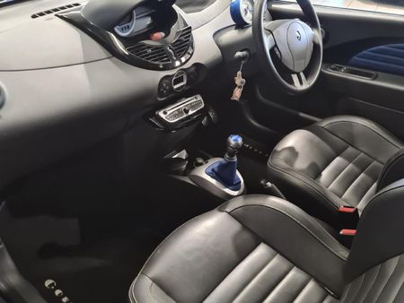 2012-Renault-Twingo-RS-Gordini_3