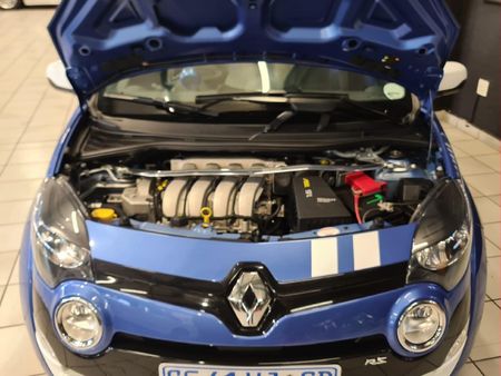 2012-Renault-Twingo-RS-Gordini_8