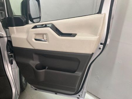 2019-Toyota-Quantum-28-GL-11-seat_9