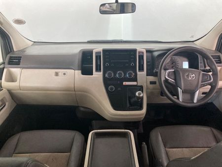 2019-Toyota-Quantum-28-GL-11-seat_7