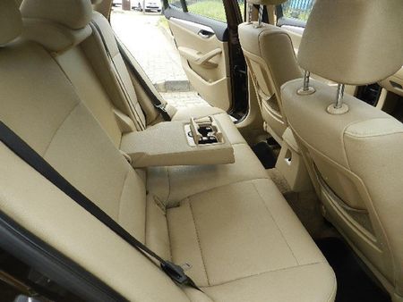 2013-BMW-X1-sDrive20d_11