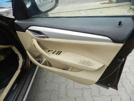 2013-BMW-X1-sDrive20d_13