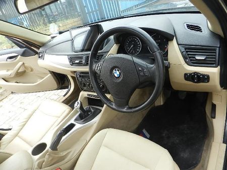 2013-BMW-X1-sDrive20d_14