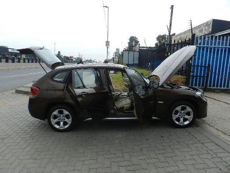 2013-BMW-X1-sDrive20d_21