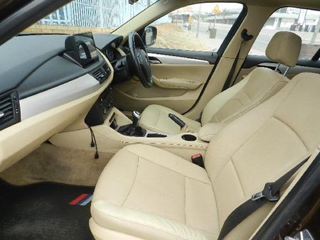 2013-BMW-X1-sDrive20d_8