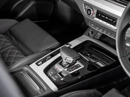 2025-Audi-SQ5-Sportback-quattro-Black-Edition-30-TFSI_10