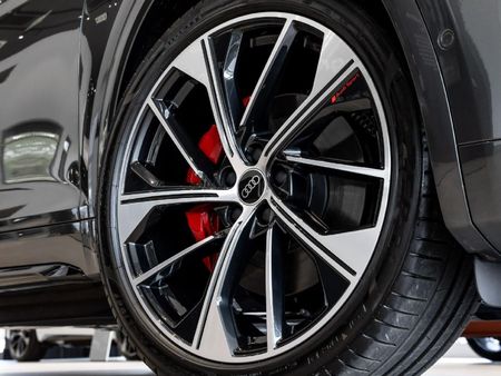 2025-Audi-SQ5-Sportback-quattro-Black-Edition-30-TFSI_7