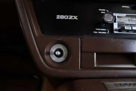 1982-Datsun-280-ZX-5-Speed_24
