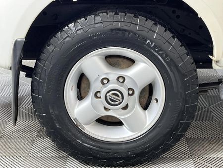 2009-Nissan-NP300-24i-Hi-Rider-Double-Cab_4