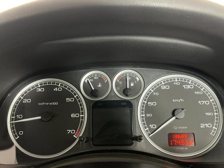 2004-Peugeot-307-20-XS-Station-Wagon_2