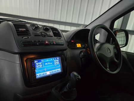 2005-Mercedes-Benz-Vito-115-CDI-CrewBus_17