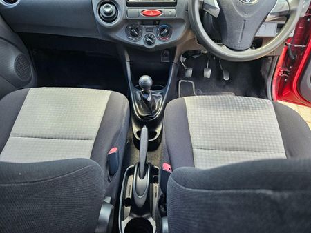 2013-Toyota-Etios-15-Xi_9