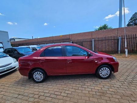 2013-Toyota-Etios-15-Xi_4