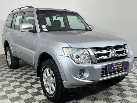 2013-Mitsubishi-Pajero-32-Di-Dc-GLS-Auto_11