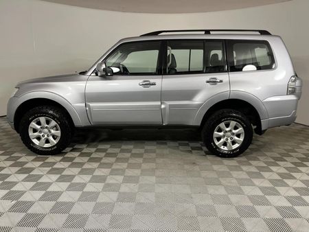 2013-Mitsubishi-Pajero-32-Di-Dc-GLS-Auto_14