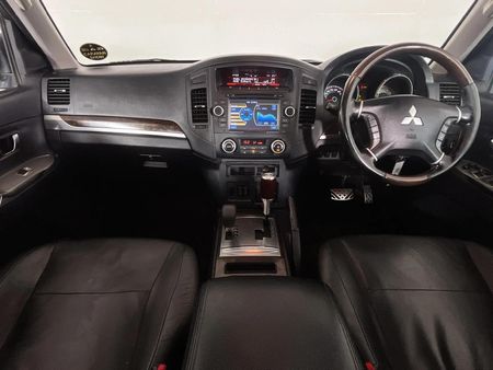 2013-Mitsubishi-Pajero-32-Di-Dc-GLS-Auto_1
