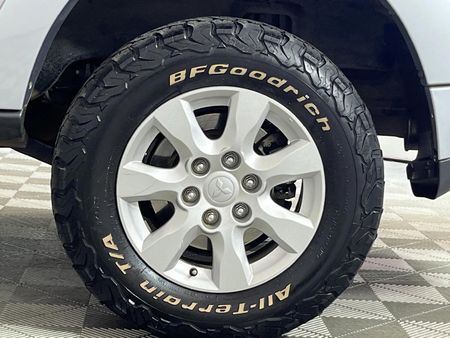 2013-Mitsubishi-Pajero-32-Di-Dc-GLS-Auto_6