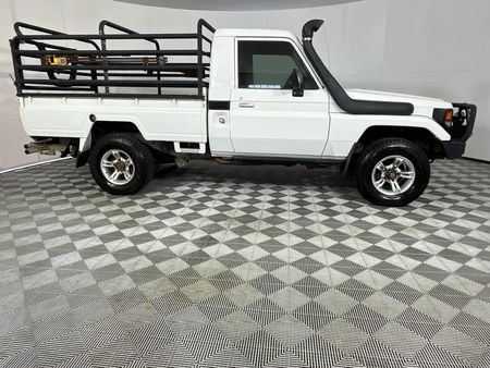2006-Toyota-Land-Cruiser-70-45-Single-Cab_10