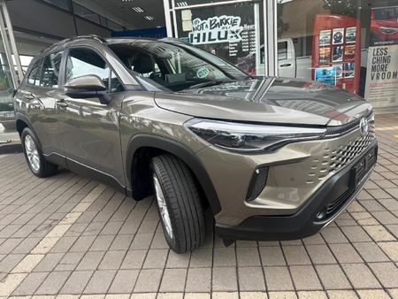 2025-Toyota-Corolla-Cross-18-XS-Hybrid-Automatic_3