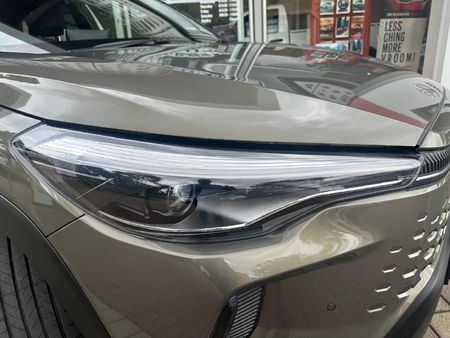 2025-Toyota-Corolla-Cross-18-XS-Hybrid-Automatic_7
