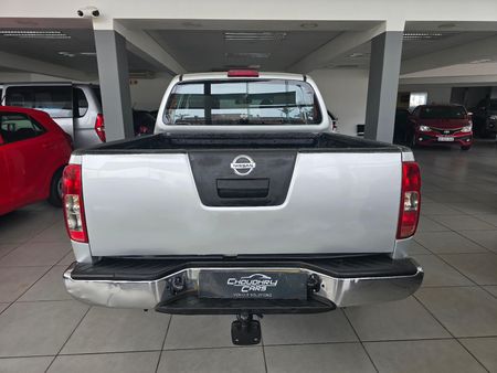 2013-Nissan-Navara-25-dCi-XE-4x4-Double-Cab_4