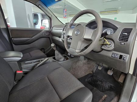 2013-Nissan-Navara-25-dCi-XE-4x4-Double-Cab_7