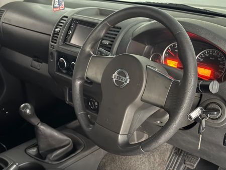2013-Nissan-Navara-25-dCi-XE-4x4-Double-Cab_8