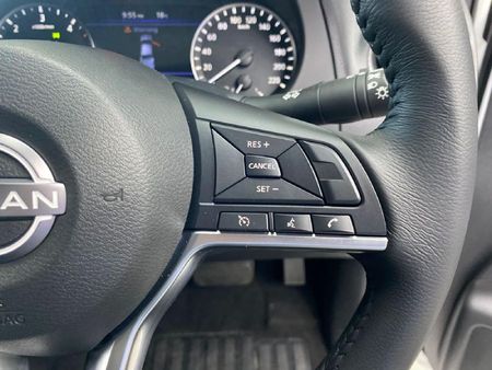 2025-Nissan-Navara-25D-LE-4X2-Double-Cab-Auto_10