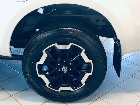 2025-Nissan-Navara-25D-LE-4X2-Double-Cab-Auto_4
