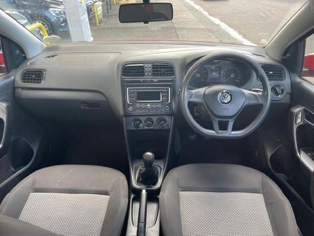 2018-Volkswagen-Polo-GP-14-Trendline_10