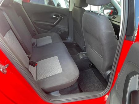 2018-Volkswagen-Polo-GP-14-Trendline_11