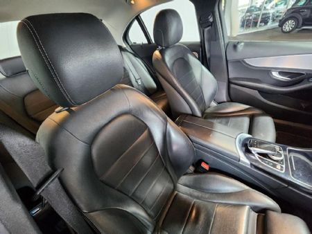 2016-Mercedes-Benz-C-Class-C-220-Bluetec-AMG-Line-Auto_9